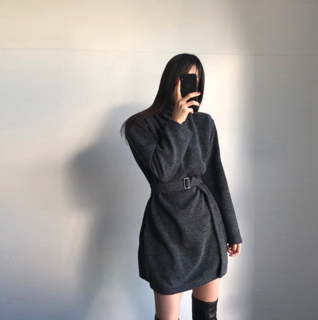 ベルト付きニットワンピース