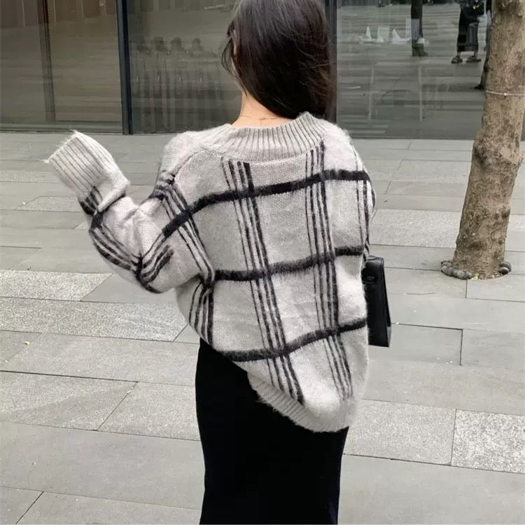 チェックVネックニット