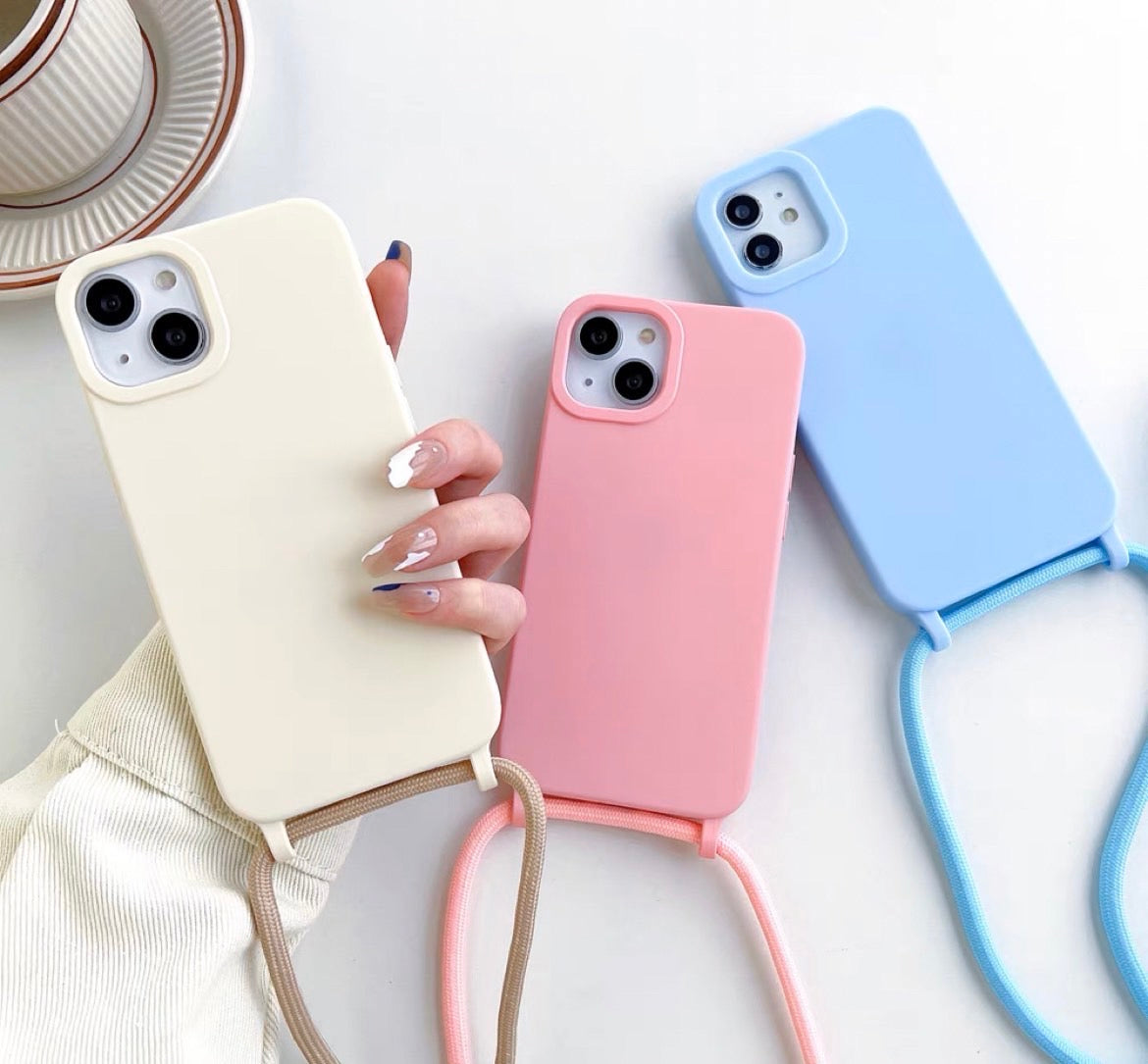 ストラップ付きシンプルiPhoneケース